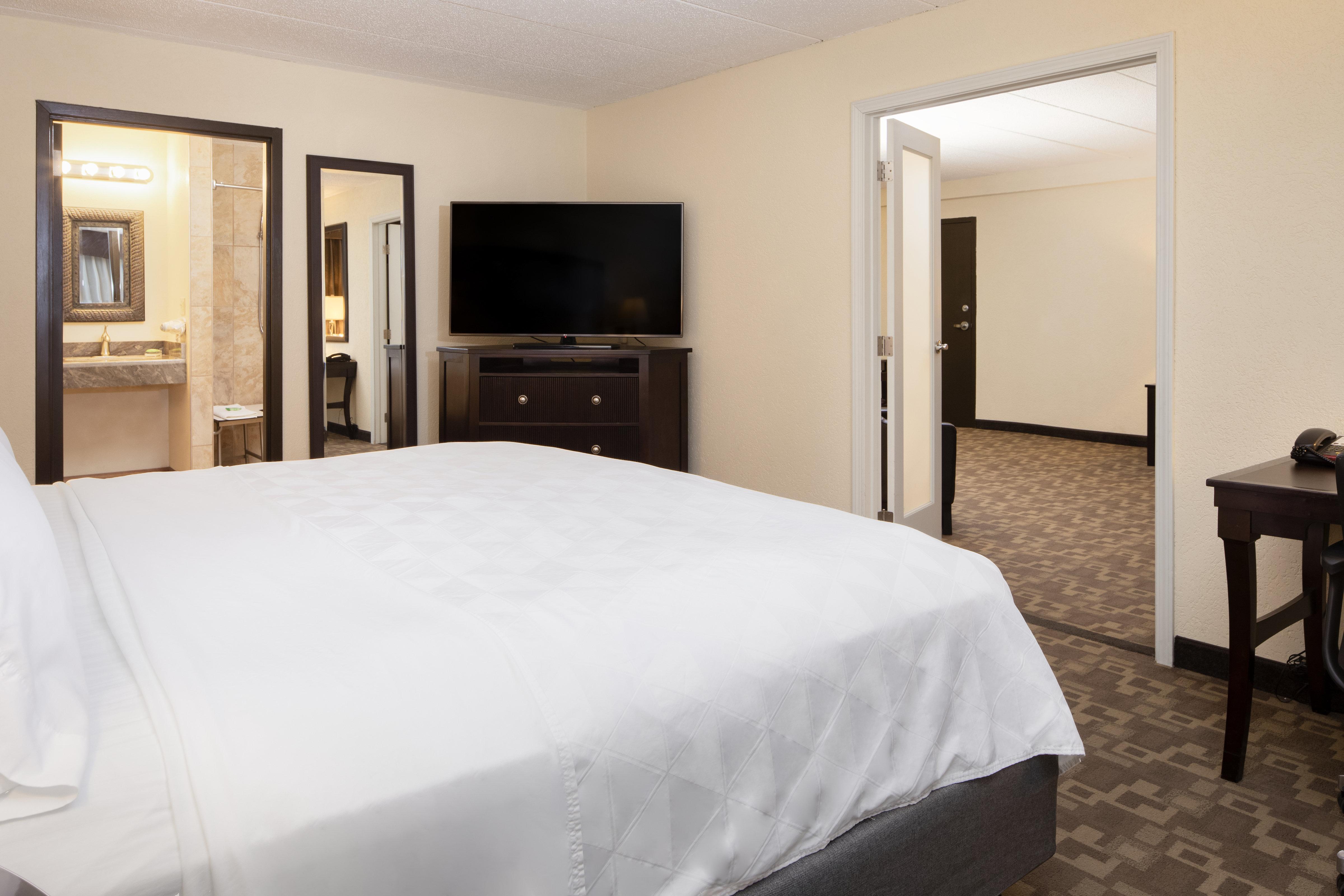 Holiday Inn And Suites Charleston West, An Ihg Hotel Extérieur photo