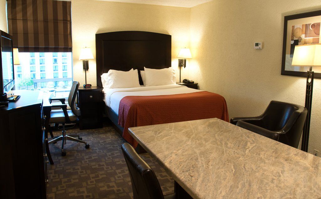 Holiday Inn And Suites Charleston West, An Ihg Hotel Extérieur photo